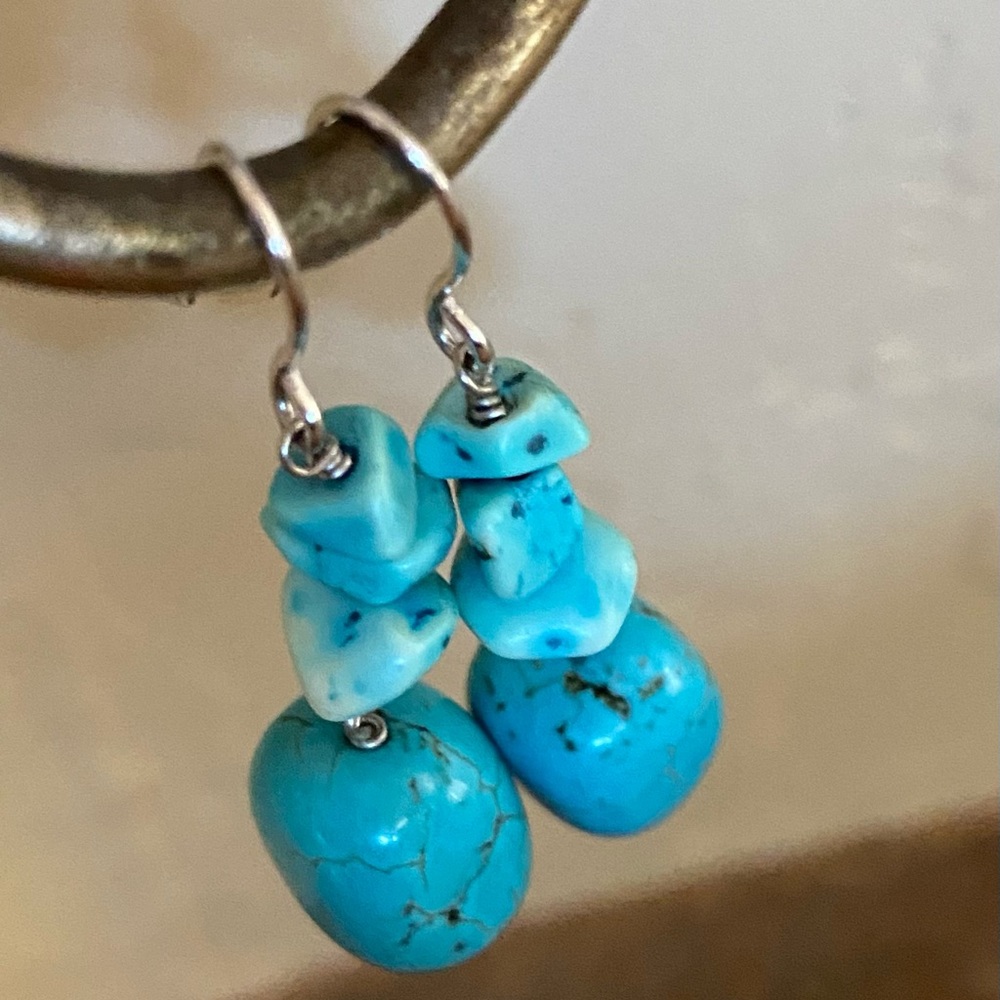 Fashion jewelry dangling turquoise earrings.